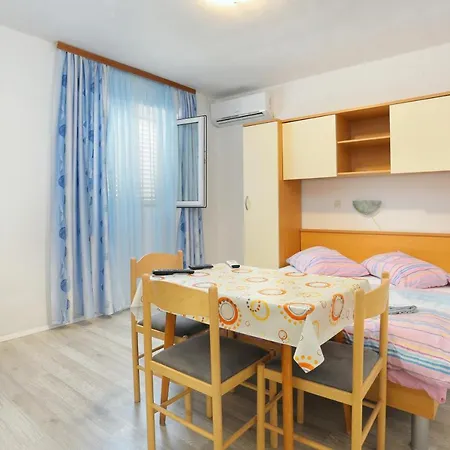 Apartment Apartments With Parking Space Tucepi, Makarska - 6695