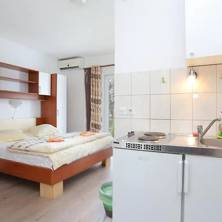 Apartment Apartments With Parking Space Tucepi, Makarska - 6695