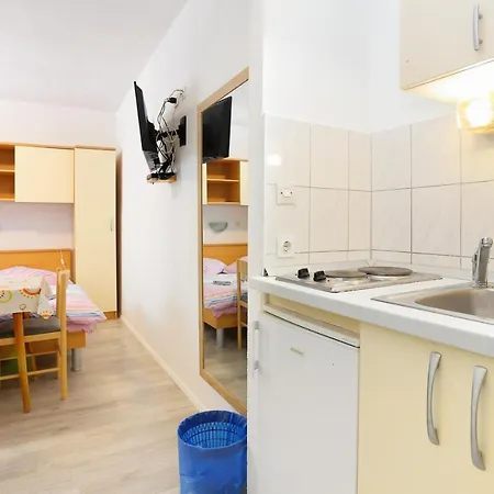 Apartments With Parking Space Tucepi, Makarska - 6695 *