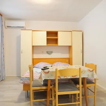 Apartment Apartments With Parking Space Tucepi, Makarska - 6695 *